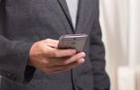 man met smartphone